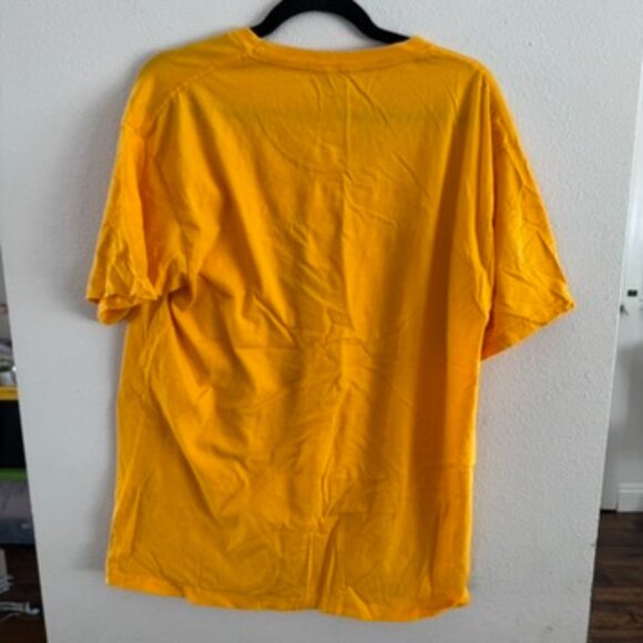 Los Angeles Lakers “Thank You First Responders” Gold Graphic Tee XL - Picture 2 of 3